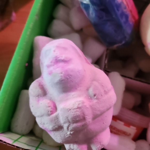 Assorted Lush Kitchen box items - Picture 10 of 10